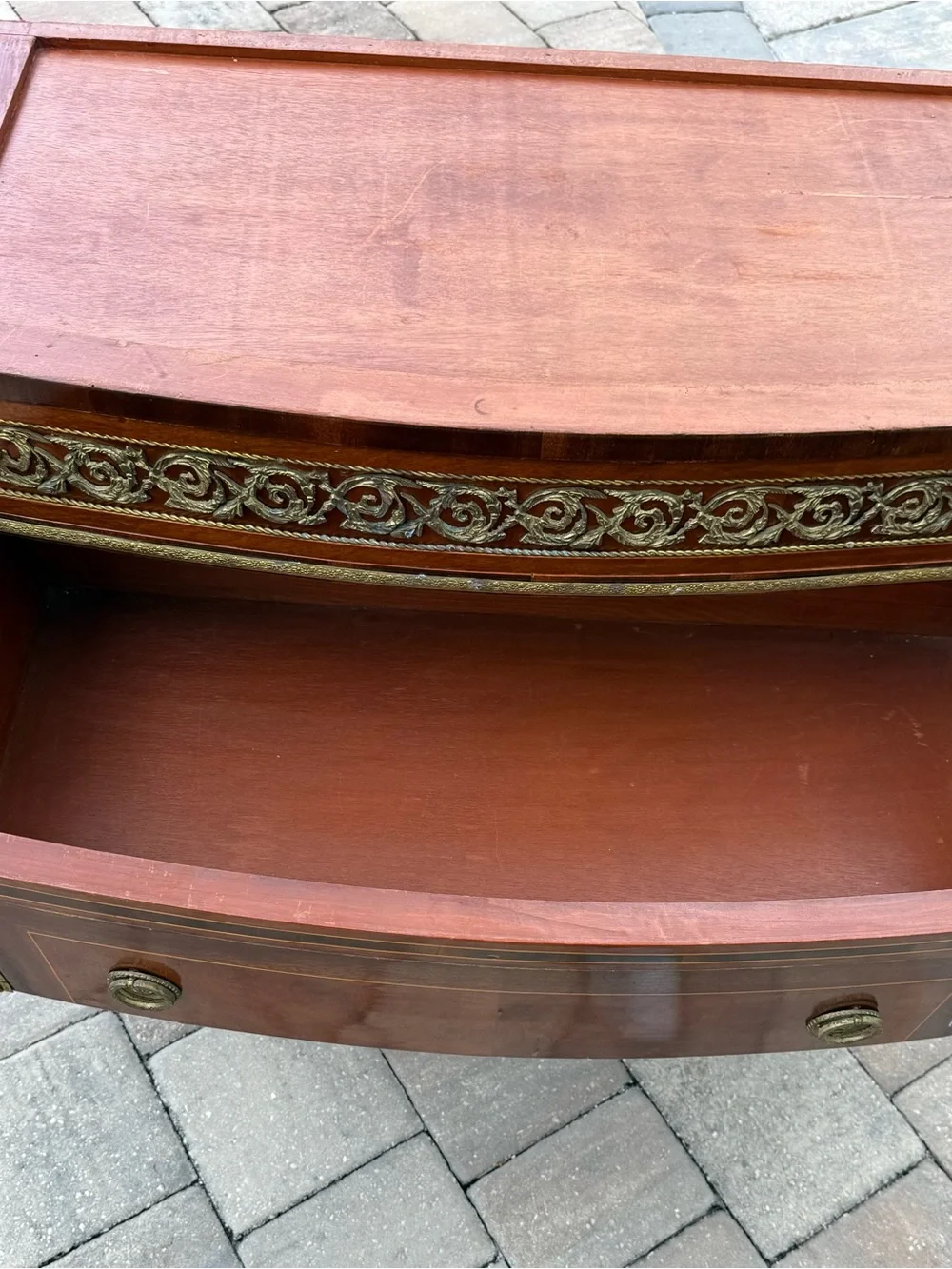 N/A elegant mahogany